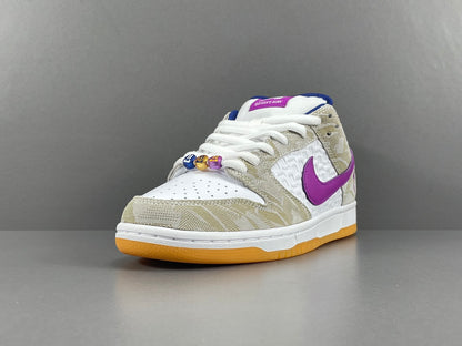 Rayssa Leal x Nike Dunk SB Low ＂Pure Platinum and Vivid Purple＂