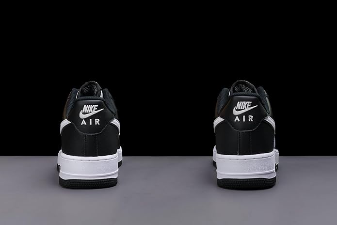 Nike mens Air Force 1 '07 LV8